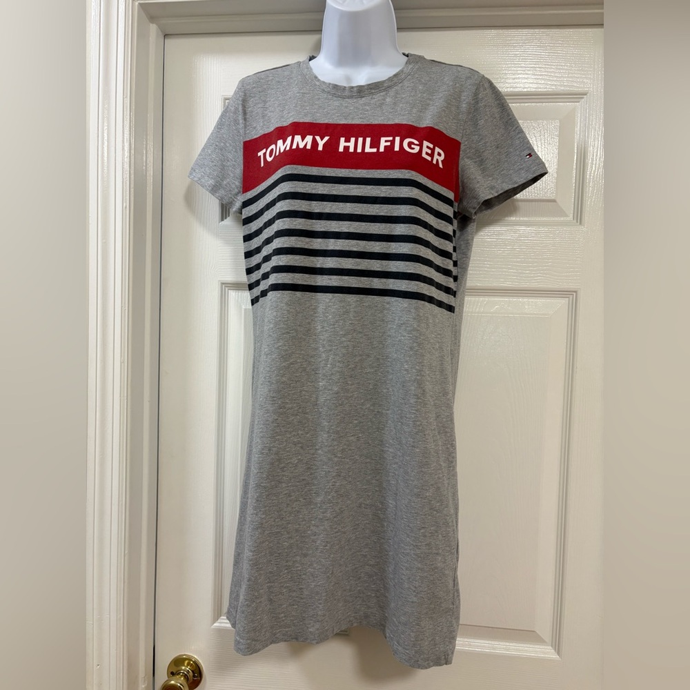 Tommy Hilfiger t shirt dress, 96% cotton, no cracks on graphics
